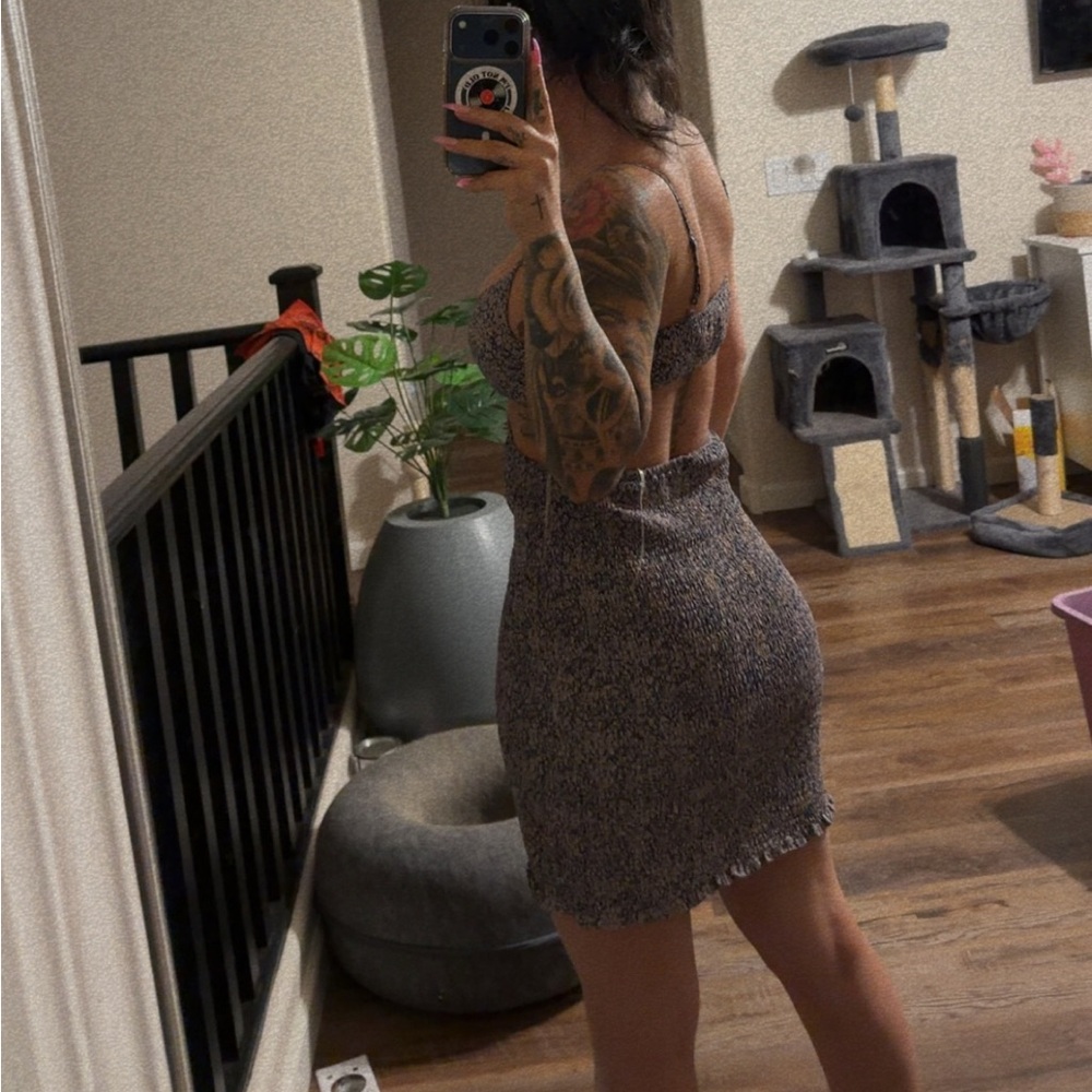 Elegant Backless Spaghetti Strap Dress - Picture 3 of 3